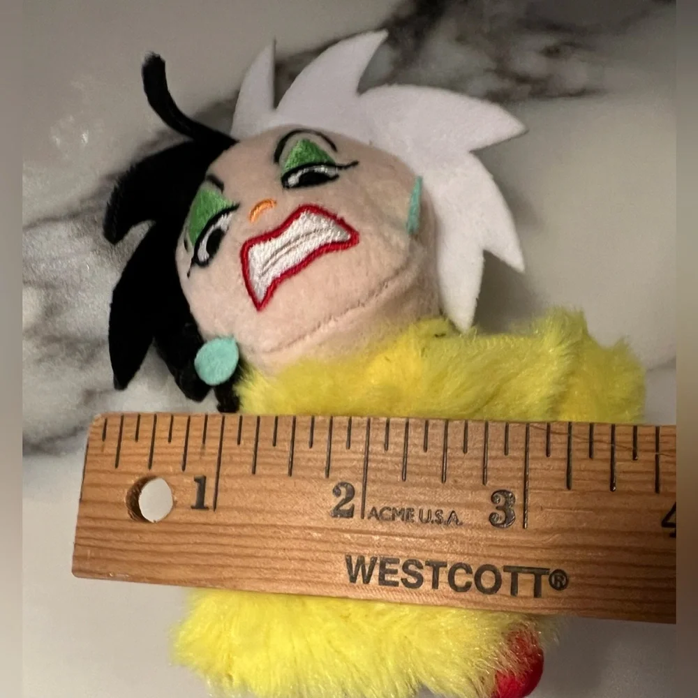 Disney 101 Dalmatians Villains Cutie SnapCuff Plush Cruella DeVille Yellow/Black
